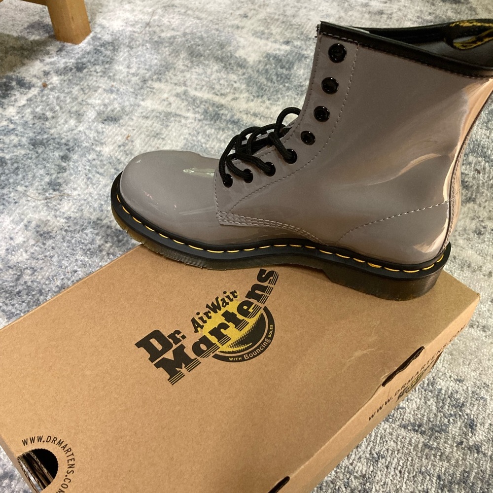 Doc Martens Women’s 9